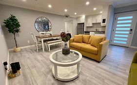 Stylish Hollywood Townhouse - Ideal Location